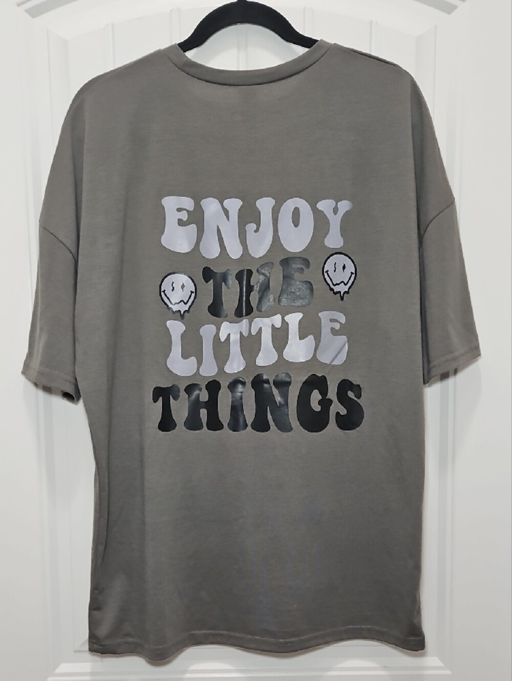 ROMWE Enjoy The Little Things Dripping Smiley Graphic T-shirt Small Relaxed Fit